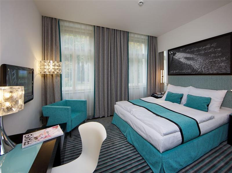 Hotell Red & Blue Design 4*