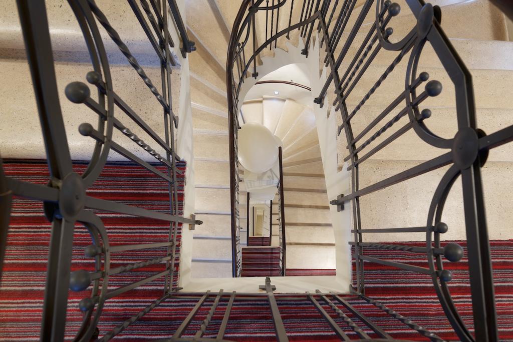Red & Blue Design Hotel